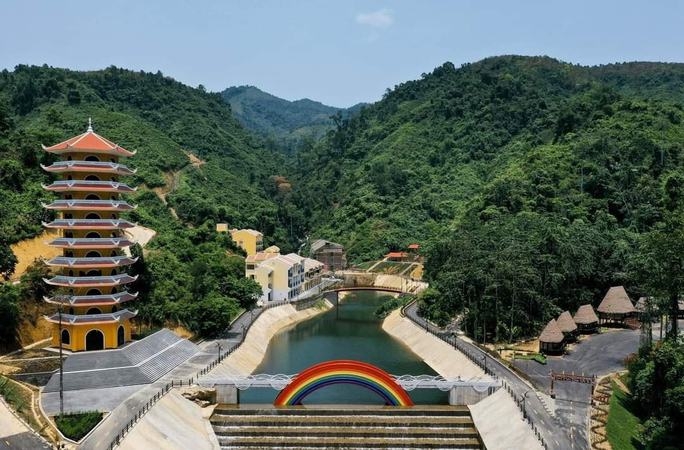 Tour Đà Nẵng Khu Sinh Thái Cổng Trời Đông Giang 1 ngày giá rẻ